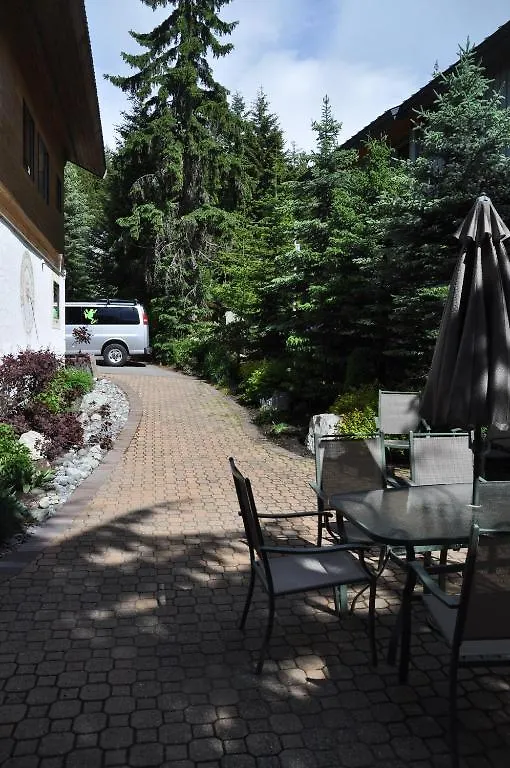 ***  Bear Tracks Whistler Chalet Bed and Breakfast Canadá